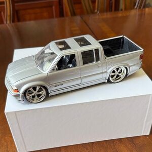 Jada Toys Dub City Silver Chevy S10 Diecast Pickup Truck model 1:24 scale